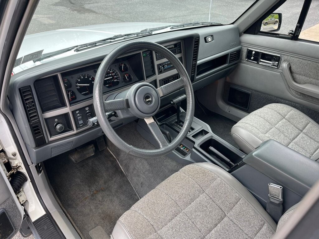 1991 Jeep Cherokee Classic 1-Owner Cherokee Laredo 4x4 XJ Box Cherokee - 23019556 - 19
