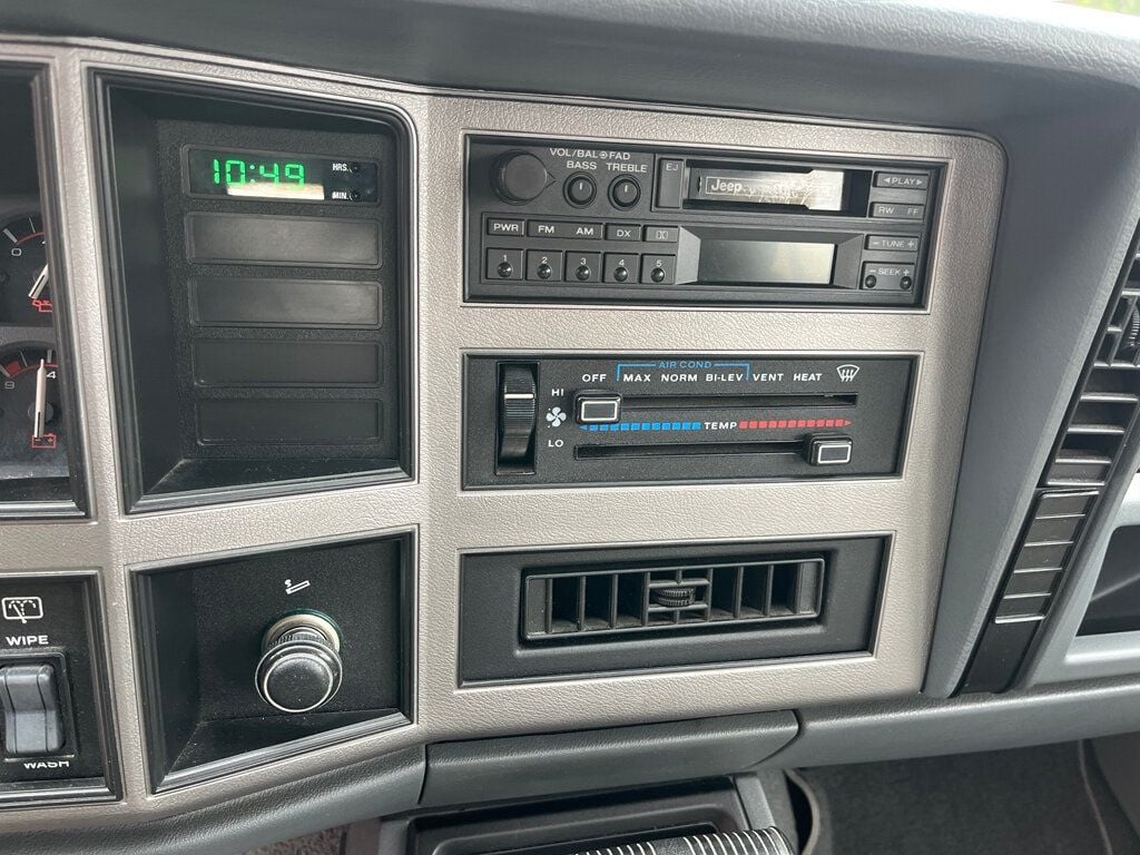 1991 Jeep Cherokee Classic 1-Owner Cherokee Laredo 4x4 XJ Box Cherokee - 23019556 - 25