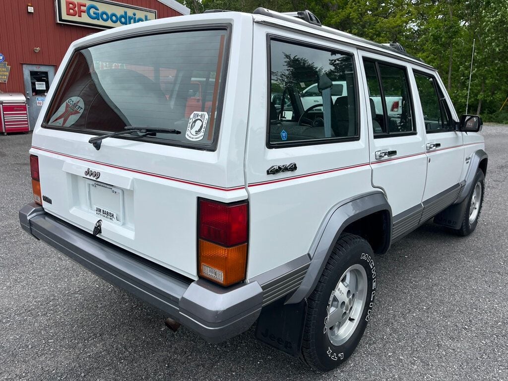 1991 Jeep Cherokee Classic 1-Owner Cherokee Laredo 4x4 XJ Box Cherokee - 23019556 - 3