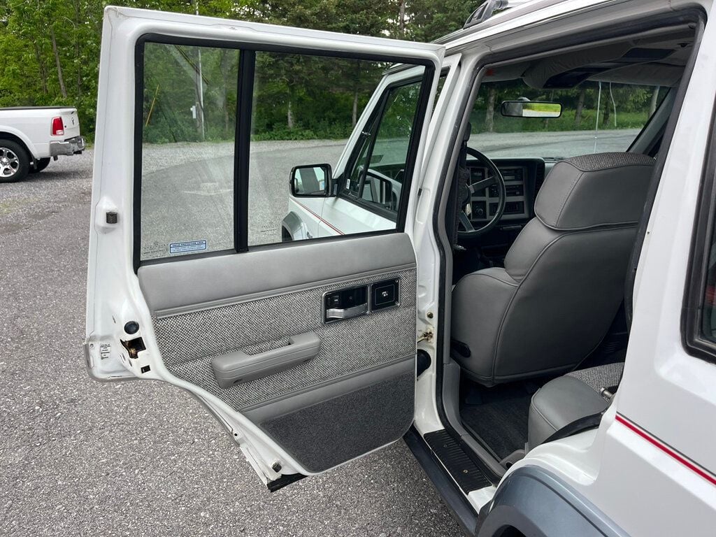 1991 Jeep Cherokee Classic 1-Owner Cherokee Laredo 4x4 XJ Box Cherokee - 23019556 - 41