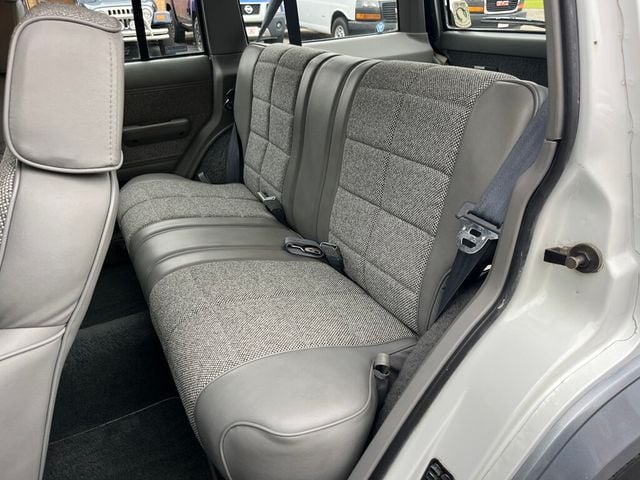 1991 Jeep Cherokee Classic 1-Owner Cherokee Laredo 4x4 XJ Box Cherokee - 23019556 - 47