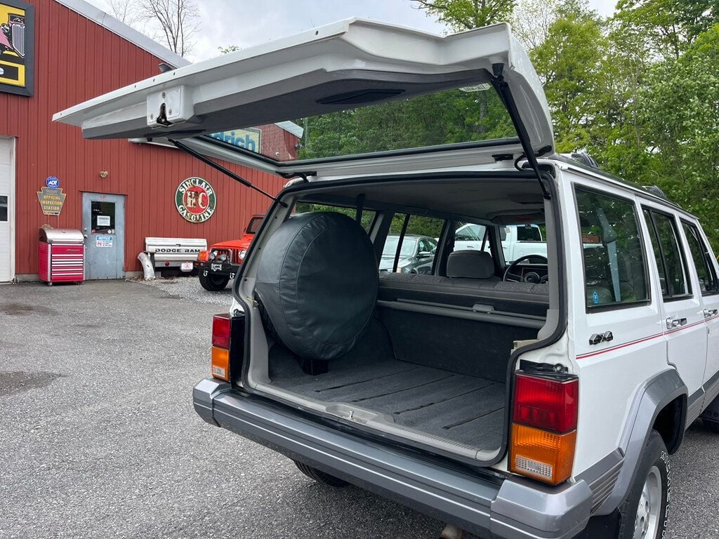 1991 Jeep Cherokee Classic 1-Owner Cherokee Laredo 4x4 XJ Box Cherokee - 23019556 - 57