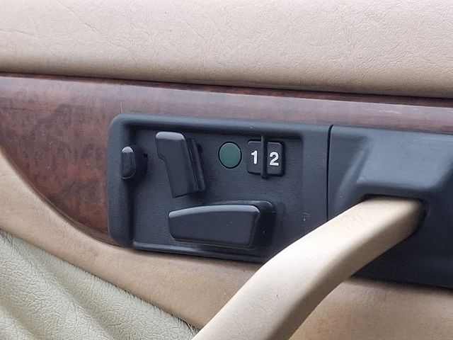 1991 Mercedes-Benz 560 Series 560 Series 2dr Coupe 560SEC - 22968120 - 21