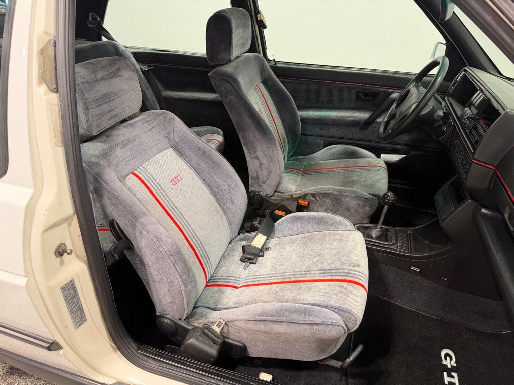 1991 Volkswagen Golf GTI Base Trim - 22987860 - 30