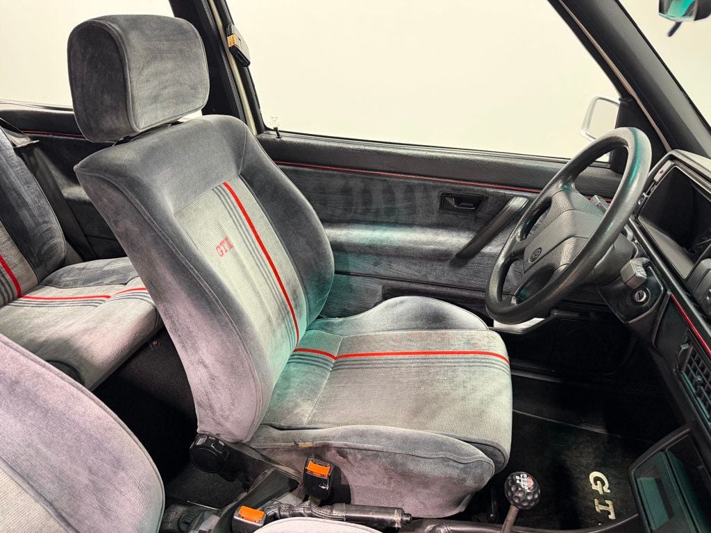 1991 Volkswagen Golf GTI Base Trim - 22987860 - 32