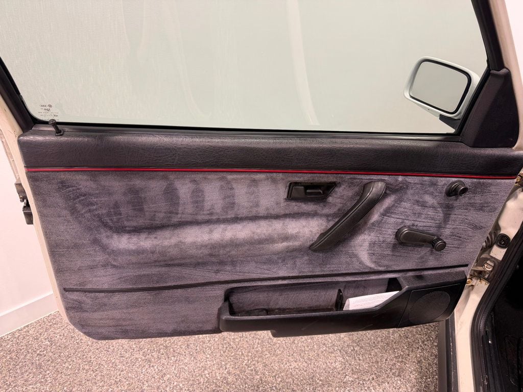 1991 Volkswagen Golf GTI Base Trim - 22987860 - 39