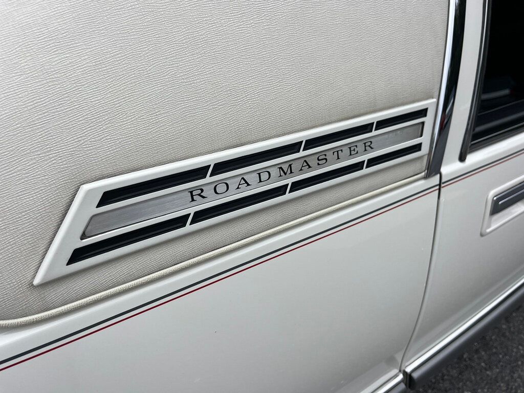 1992 Buick Roadmaster 4dr Sedan - 23055613 - 11
