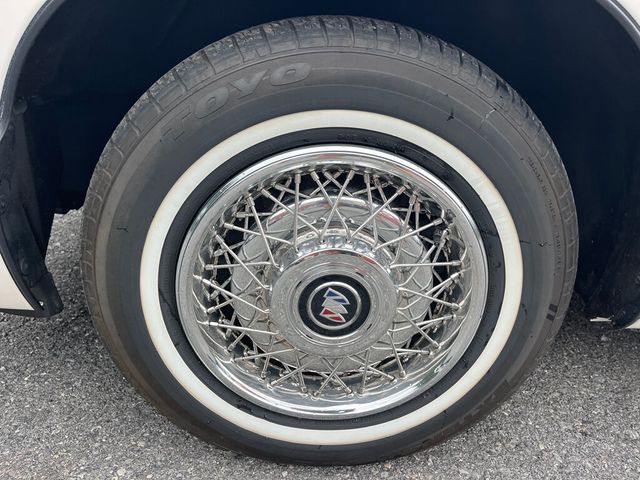 1992 Buick Roadmaster 4dr Sedan - 23055613 - 26