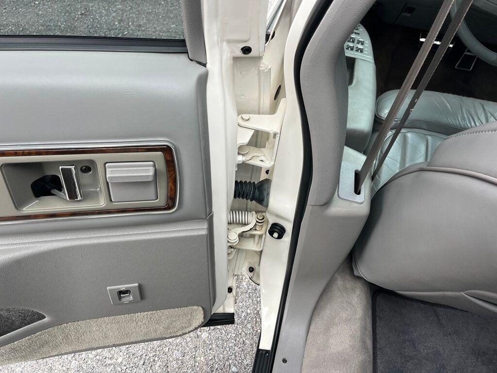 1992 Buick Roadmaster 4dr Sedan - 23055613 - 37