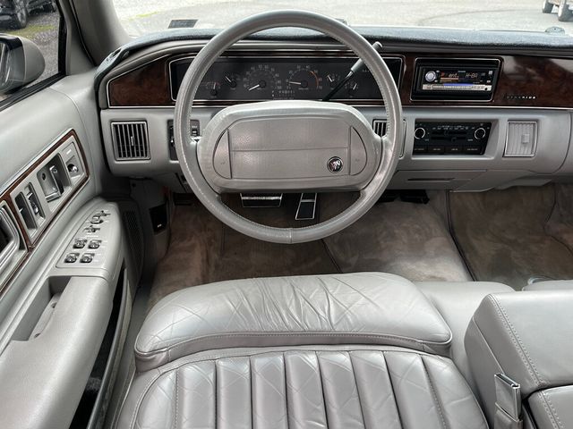1992 Buick Roadmaster 4dr Sedan - 23055613 - 38