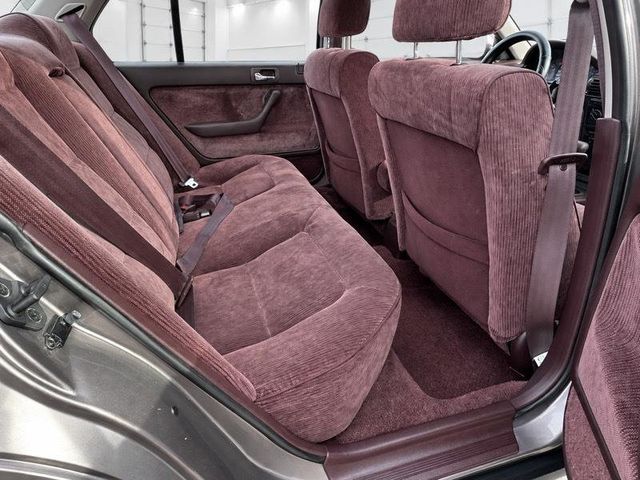 1992 Honda Accord 4dr Sedan LX Automatic - 23088460 - 18