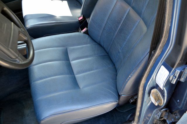 1992 Volvo 240 5dr Wagon Automatic - 22631398 - 19
