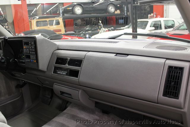 1993 Chevrolet Suburban 1500 - 22749647 - 45