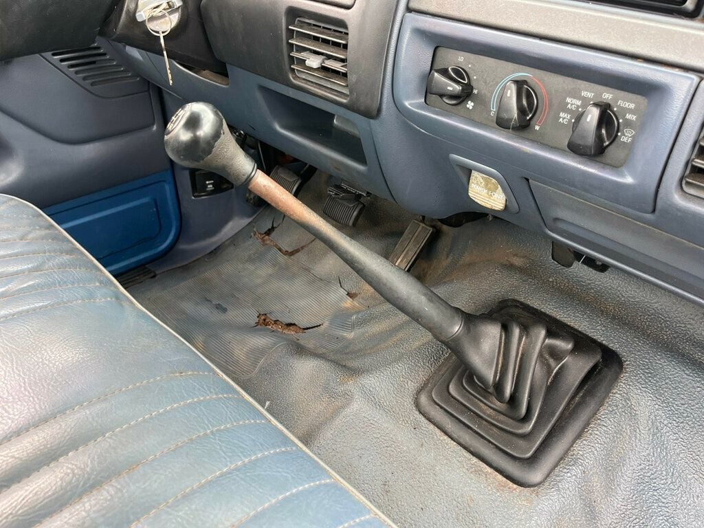 1993 Ford F-150 As Traded Special 1-Owner 300ci I6 5-speed Manual 2wd - 23022962 - 17
