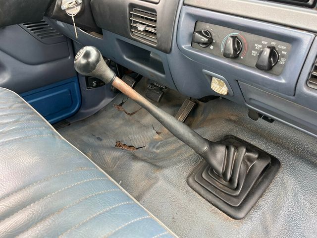 1993 Ford F-150 As Traded Special 1-Owner 300ci I6 5-speed Manual 2wd - 23022962 - 17