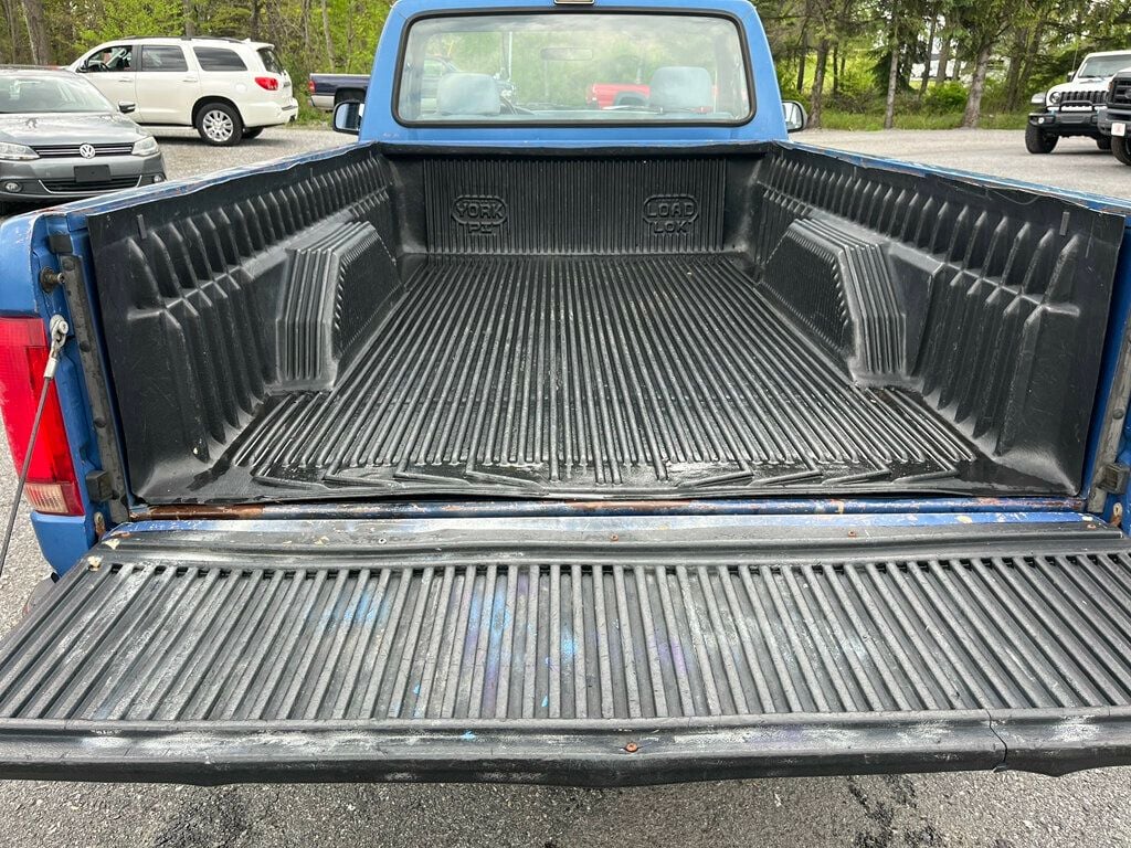 1993 Ford F-150 As Traded Special 1-Owner 300ci I6 5-speed Manual 2wd - 23022962 - 23