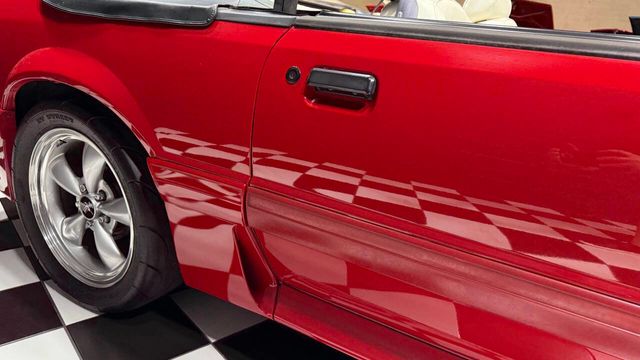 1993 Ford Mustang 2dr GT Convertible - 22905266 - 32