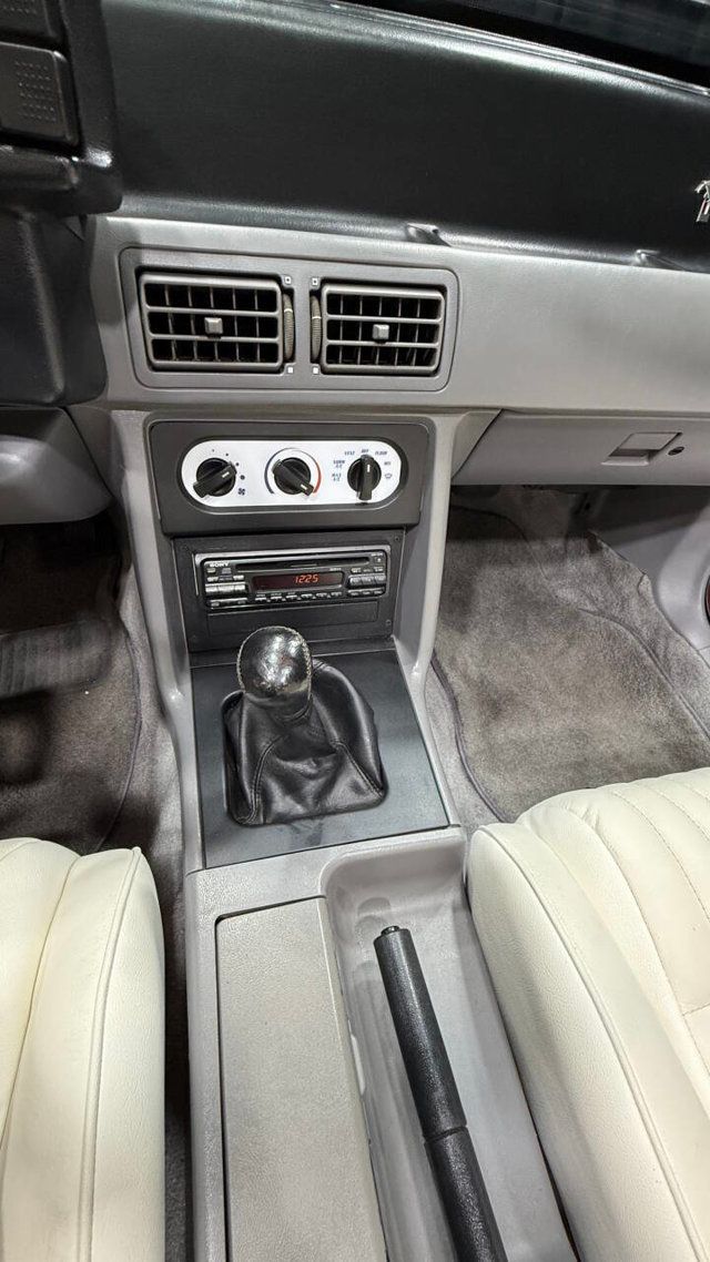 1993 Ford Mustang 2dr GT Convertible - 22905266 - 39