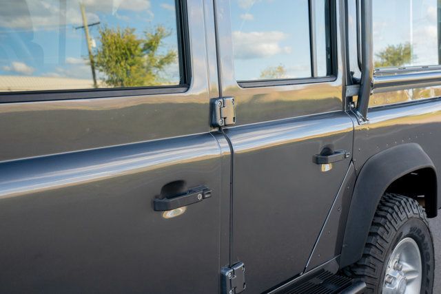 1993 Land Rover Defender 110 1993 NAS Land Rover 110 - 22624057 - 25