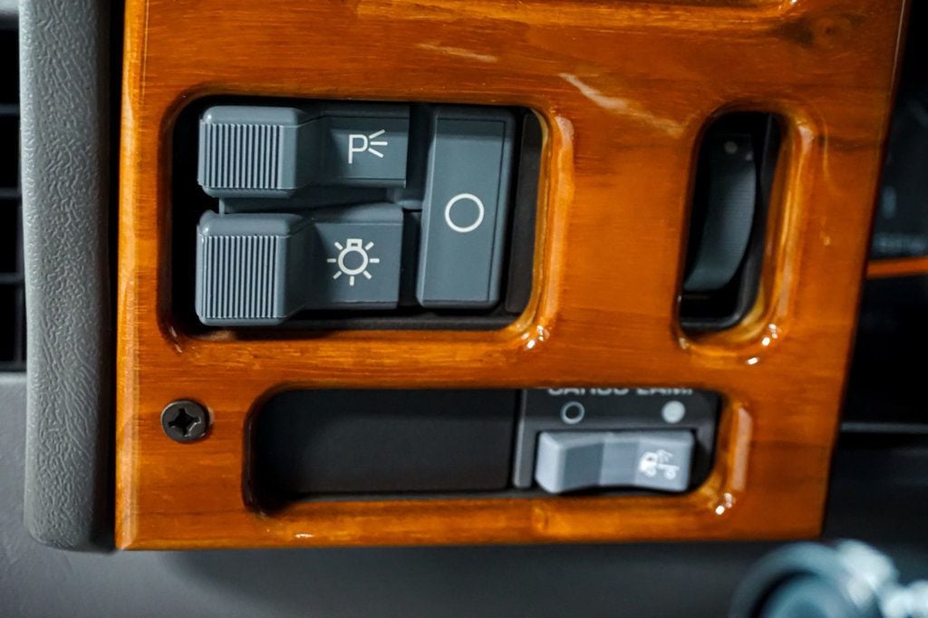 1994 Chevrolet C/K 1500 *Sportside* *Reg Cab* *Country Coaches Conversion* *Texas Truck* - 22943228 - 15