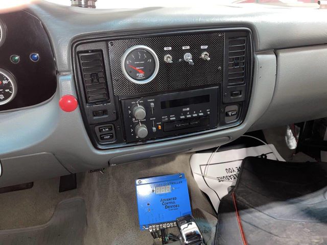 1994 Chevrolet Caprice Classic 4dr Sedan - 22984920 - 10