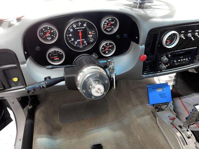 1994 Chevrolet Caprice Classic 4dr Sedan - 22984920 - 11