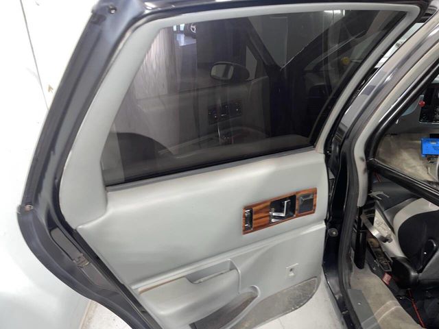 1994 Chevrolet Caprice Classic 4dr Sedan - 22984920 - 15