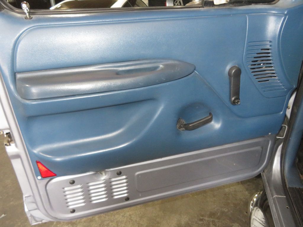 1994 Ford Bronco BRONCO 4X4 XL EXTRA  CLEAN 5.0 NEW PAINT NEW  TIRES  - 22813077 - 16