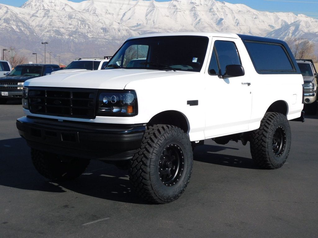 1994 Ford Bronco XLT - 22747536 - 0