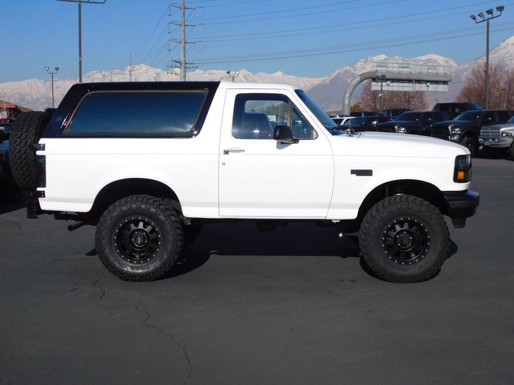 1994 Ford Bronco XLT - 22747536 - 11