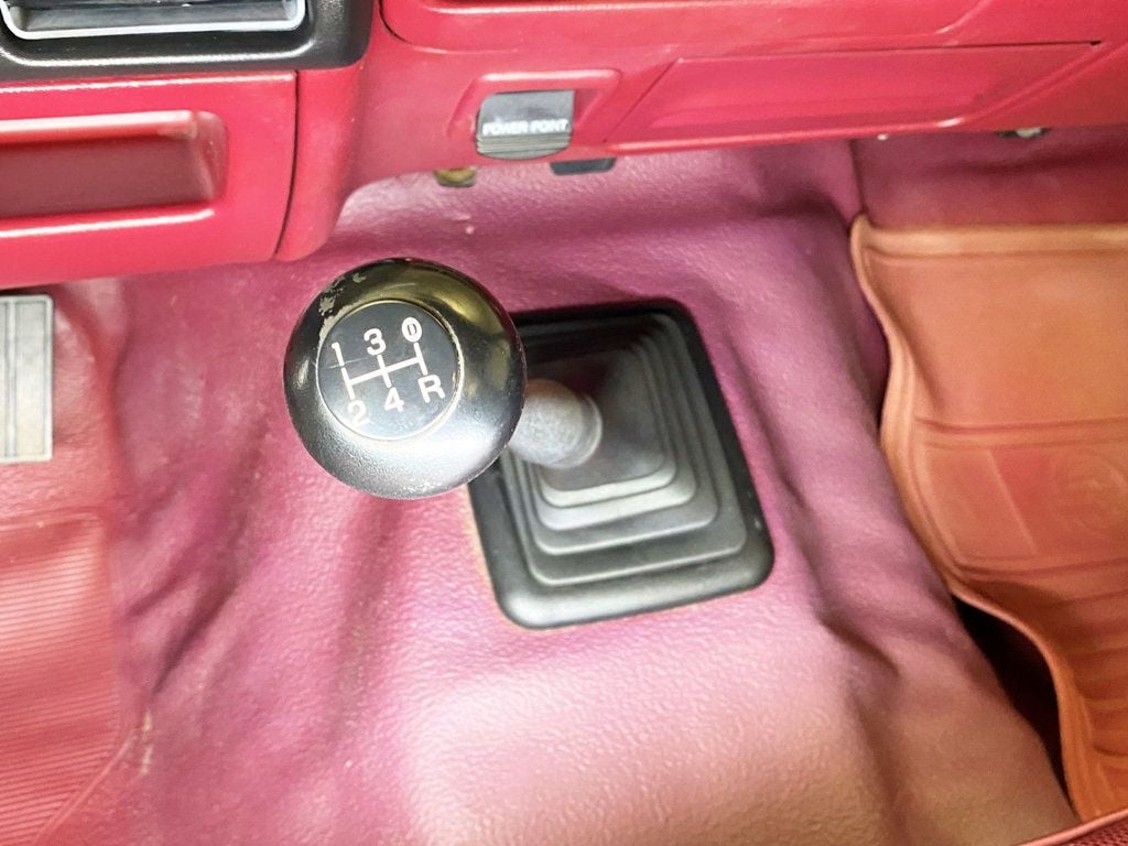 1994 Ford F-150 133" WB XL - 22877080 - 39