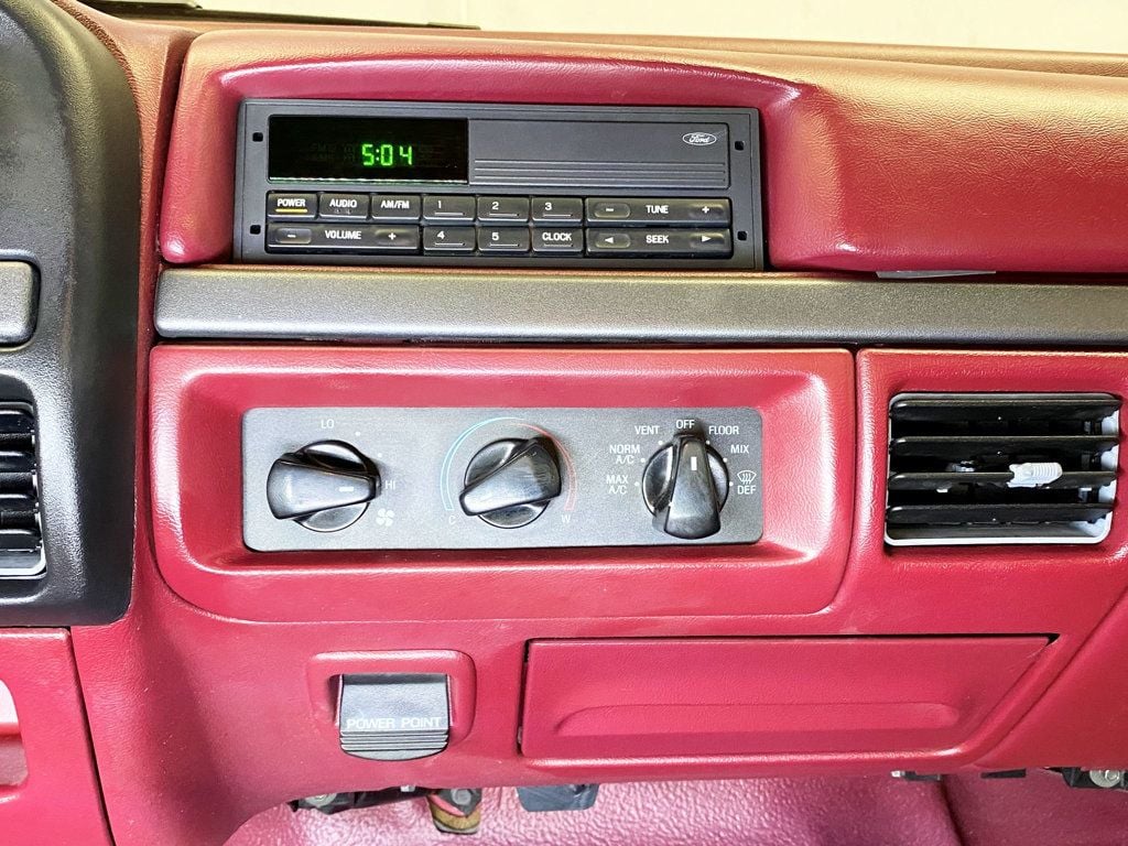 1994 Ford F-150 133" WB XL - 22877080 - 40