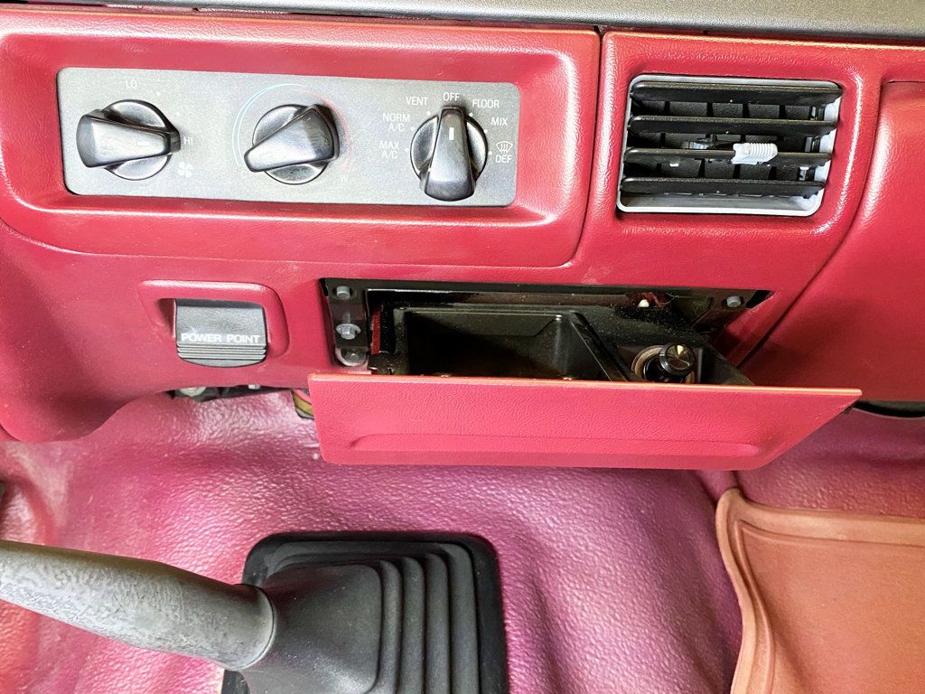 1994 Ford F-150 133" WB XL - 22877080 - 41