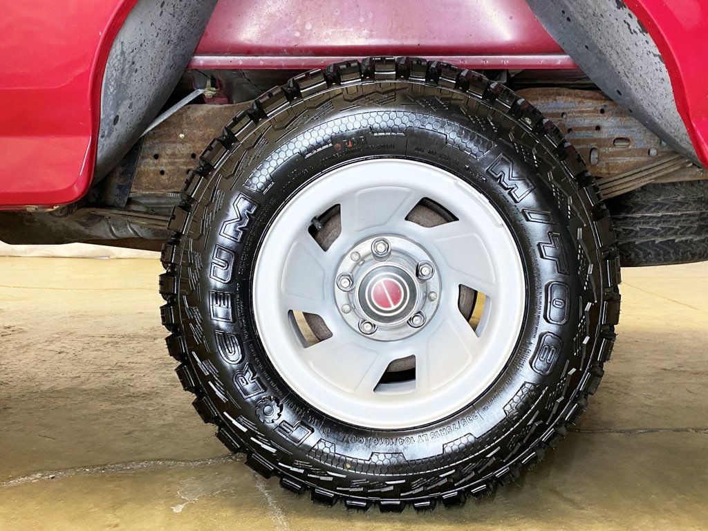 1994 Ford F-150 133" WB XL - 22877080 - 55