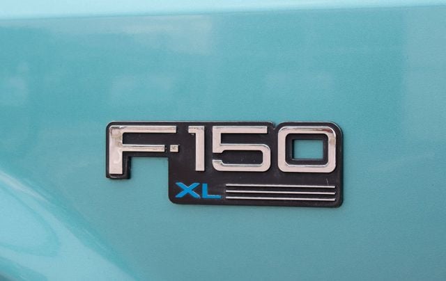 1994 Ford F-150 XL - 20788984 - 23