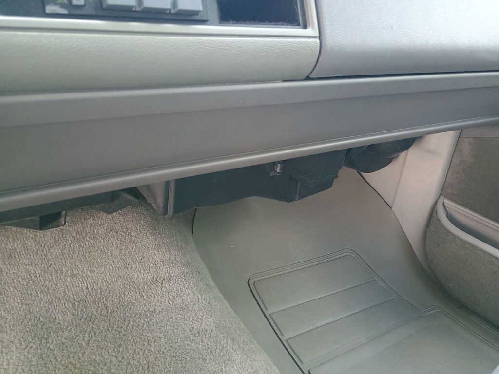 1994 GMC Sierra 3500 Club Coupe 155.5" WB DRW 1 Owner Florida Dually Truck - 22944967 - 45