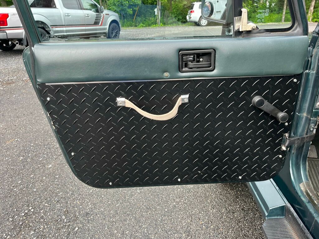 1994 Jeep Wrangler Sahara 4.0L Automatic Hardtop with A/C - 22834038 - 22