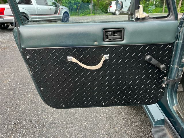 1994 Jeep Wrangler Sahara 4.0L Automatic Hardtop with A/C  - 22834038 - 22