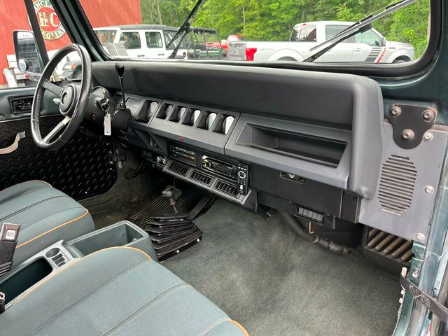 1994 Jeep Wrangler Sahara 4.0L Automatic Hardtop with A/C  - 22834038 - 27