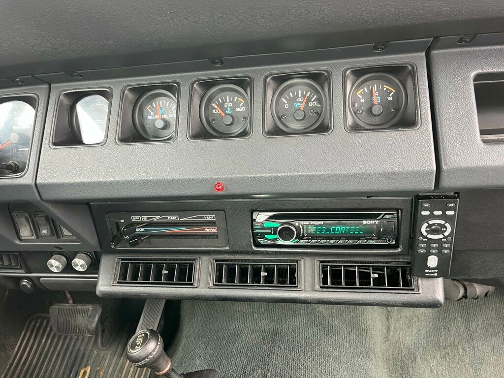 1994 Jeep Wrangler Sahara 4.0L Automatic Hardtop with A/C - 22834038 - 31