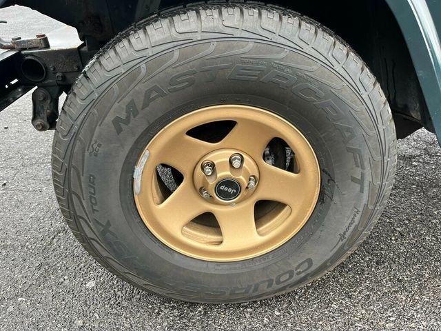 1994 Jeep Wrangler Sahara 4.0L Automatic Hardtop with A/C  - 22834038 - 42