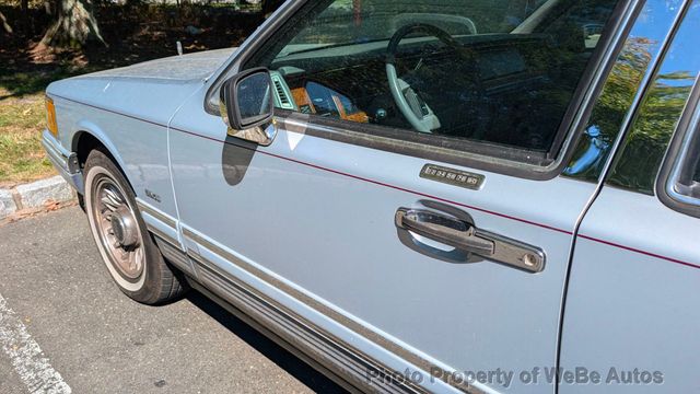 1994 Lincoln Town Car Signature Series For Sale - 22591305 - 10