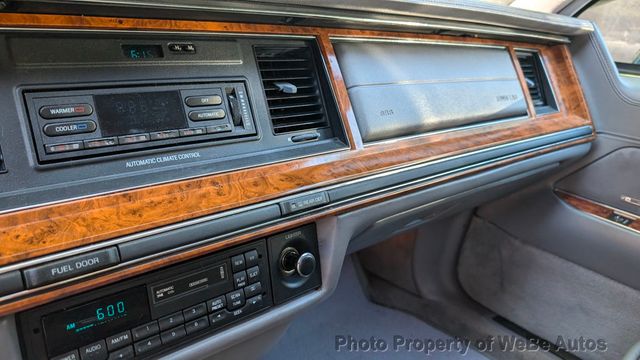 1994 Lincoln Town Car Signature Series For Sale - 22591305 - 21