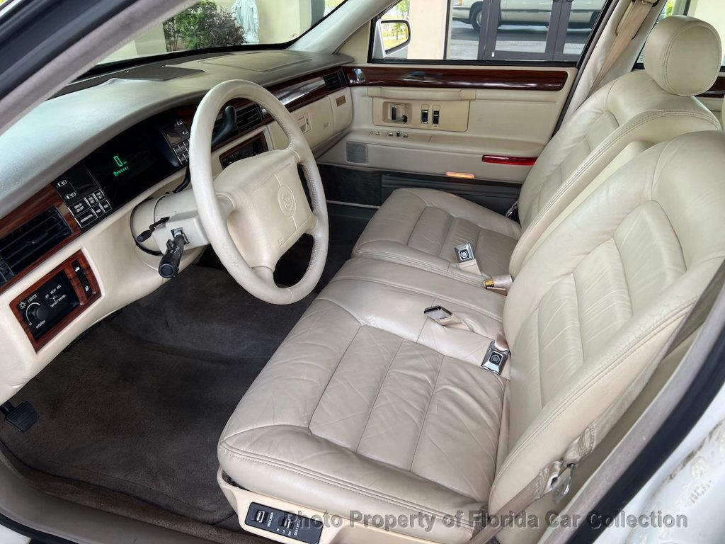 1995 Cadillac DeVille Sedan - 22439061 - 29