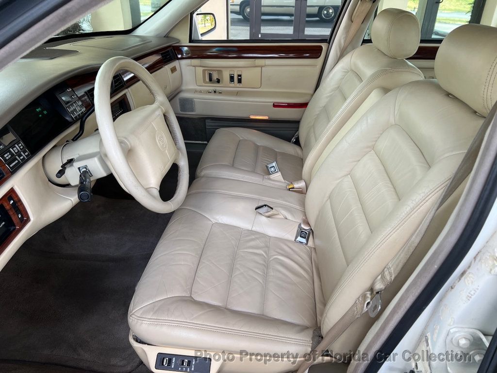 1995 Cadillac DeVille Sedan - 22439061 - 30