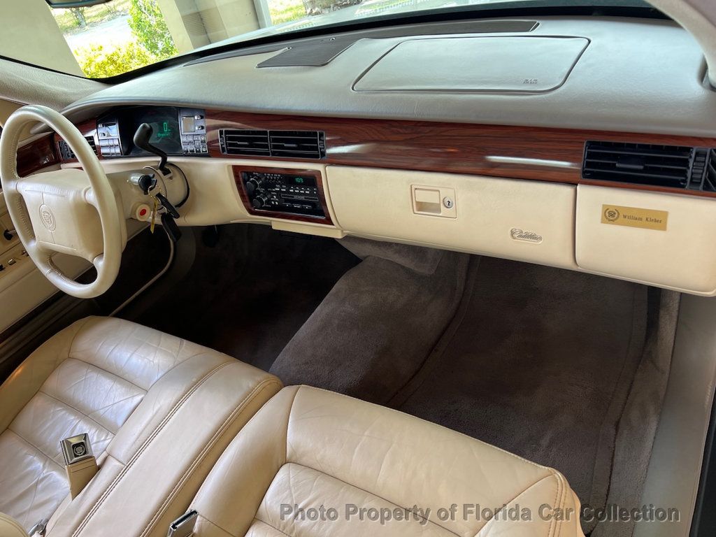 1995 Cadillac DeVille Sedan - 22439061 - 38