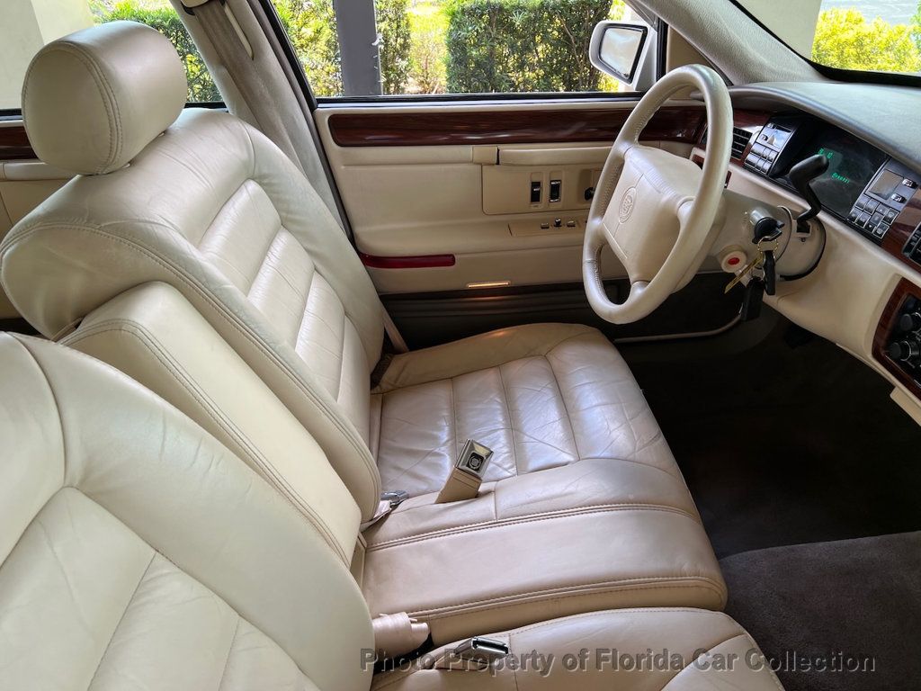 1995 Cadillac DeVille Sedan - 22439061 - 40