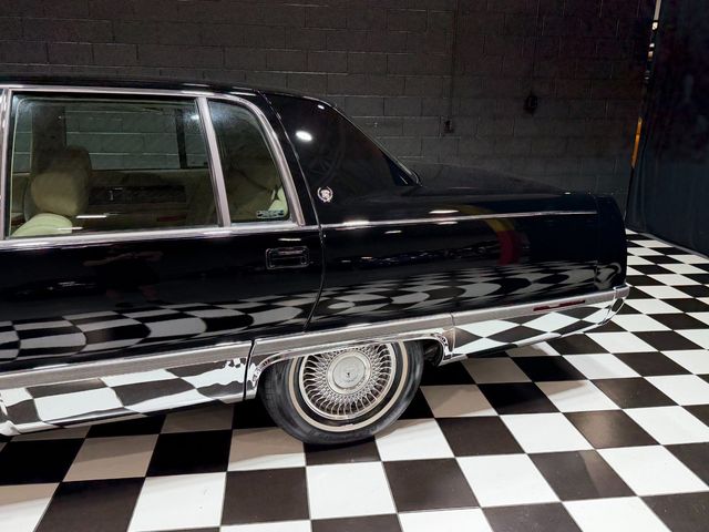 1995 Cadillac Fleetwood 4dr Sedan - 23069286 - 26