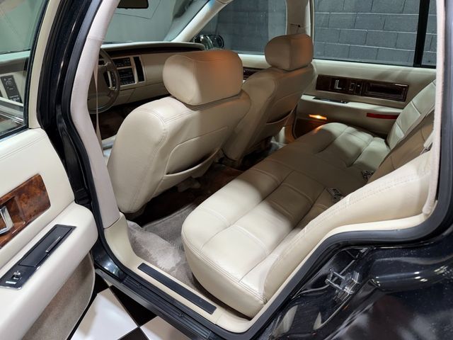 1995 Cadillac Fleetwood 4dr Sedan - 23069286 - 2