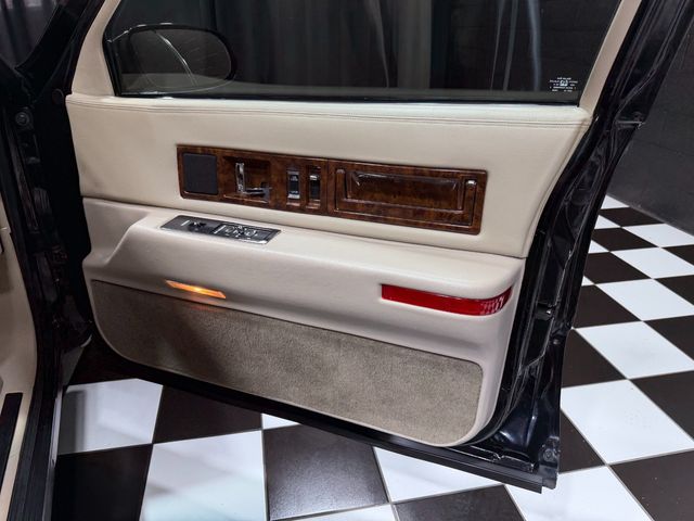 1995 Cadillac Fleetwood 4dr Sedan - 23069286 - 33